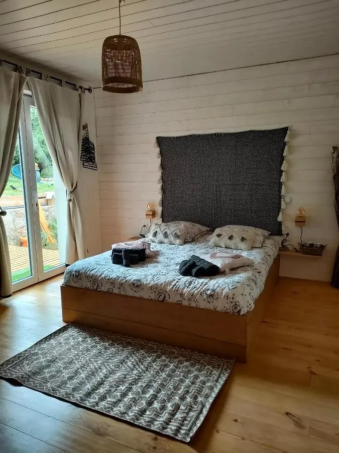 Bed and Breakfast Ofildleau Sillans-la Cascade 0*,